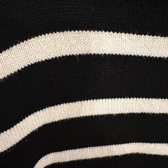 Gyrans beautiful quality black and soft cream sweater. Size large - Picture 7 of 8